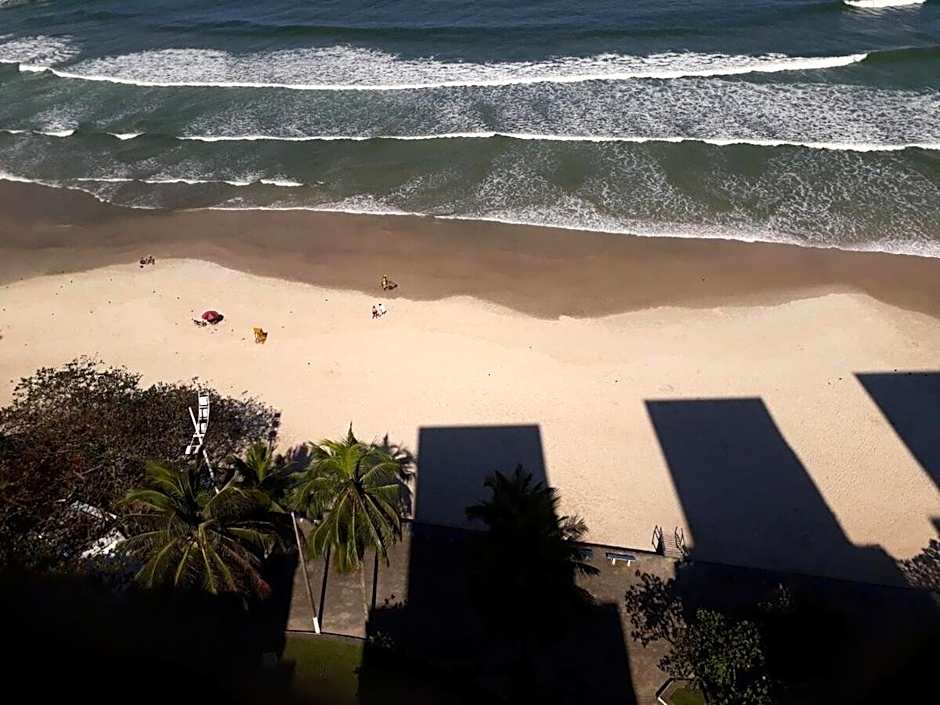 De frente para a Praia das Pitangueiras