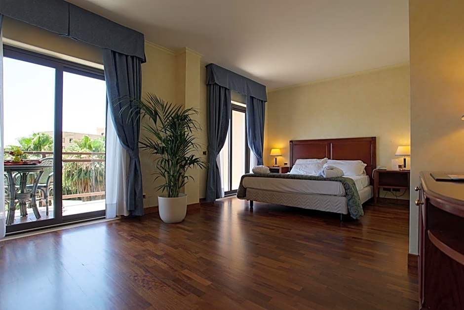 Photo 1 of 1 of Deluxe 1 Double Bed or 2 Beds, Jetted Tub
