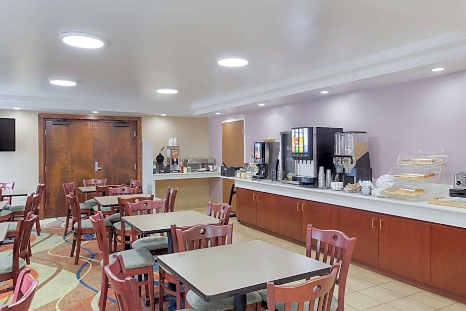 All Seasons Inn & Suites