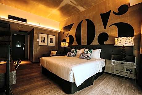 Deluxe King Room