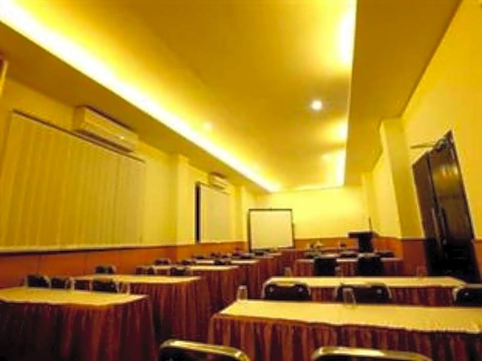 Townhouse Oak Padang near RTH Imam Bonjol