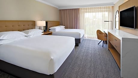 2 Queen Beds