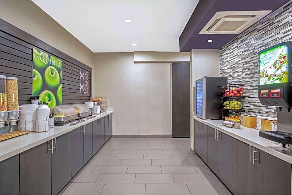 La Quinta Inn & Suites by Wyndham Fayetteville