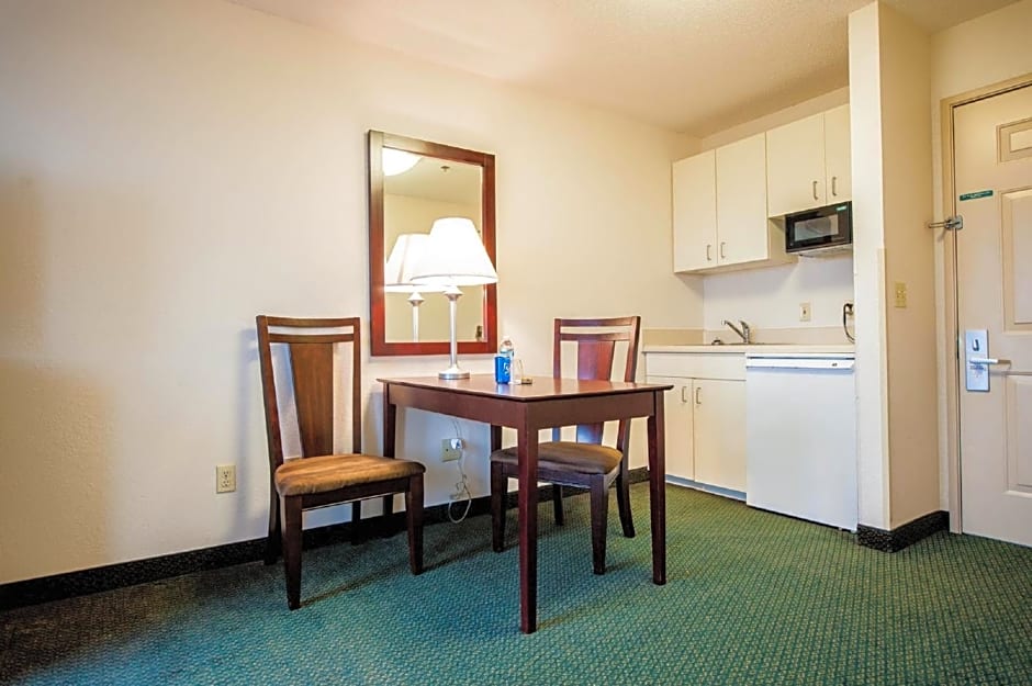 Greystone Inn & Suites