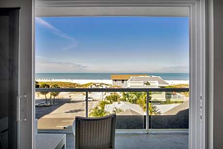 Standard 2 Bedroom Suite Gulf View Lower Floor