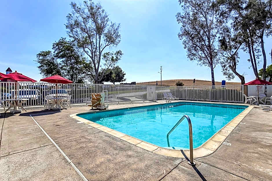Super 8 by Wyndham Livermore