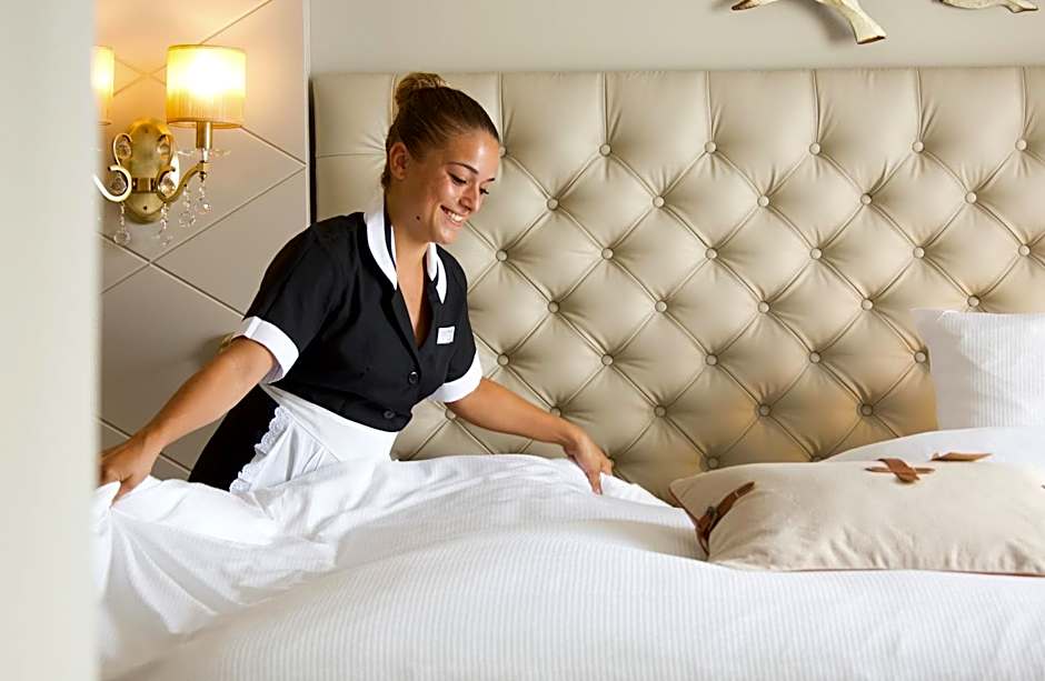 Grand Hotel Des Sablettes Plage, Curio Collection By Hilton