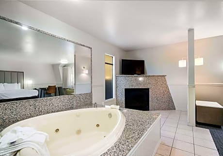 1 King Bed, Efficiency, Suite, Nonsmoking