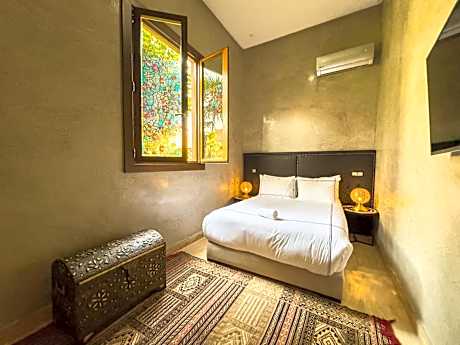 Single Room with Private External Bathroom