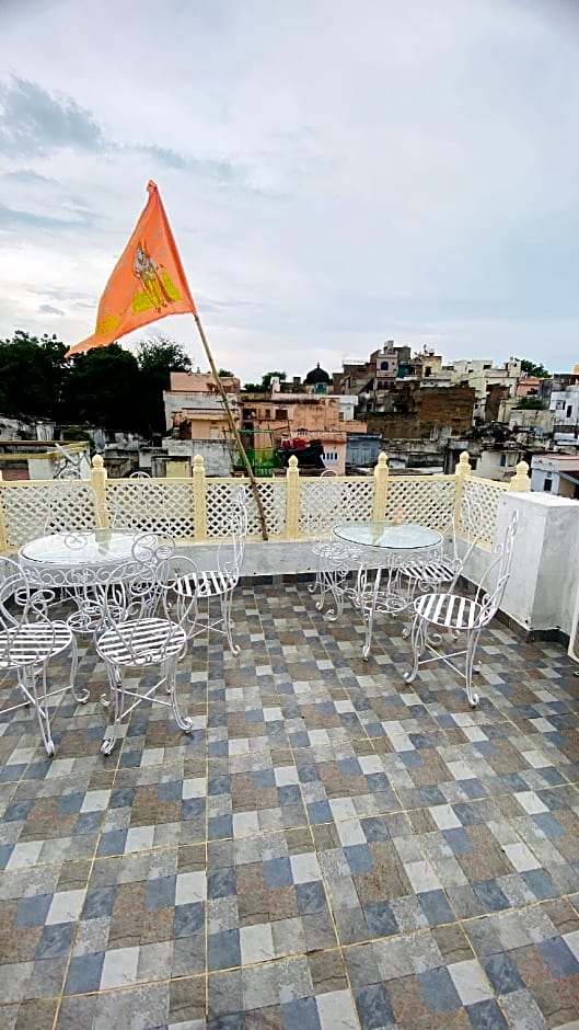 MOON FLOWER GUEST HOUSE