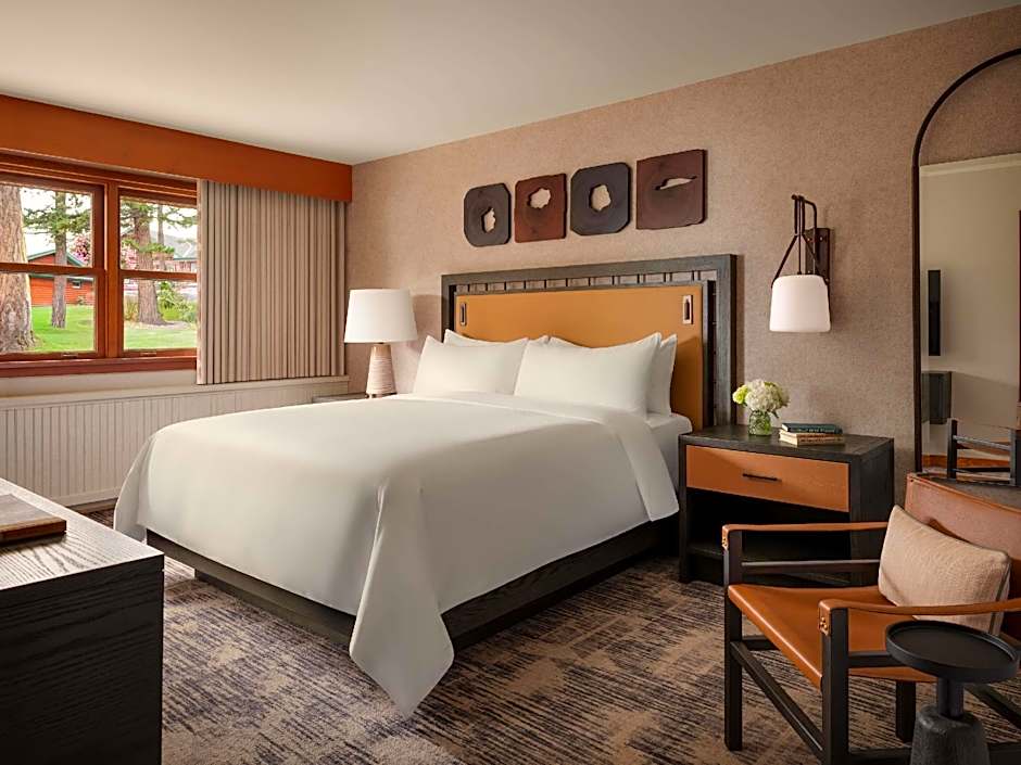 Photo 1 of 5 of Deluxe Premier 1 King Bed, Partial Lake View