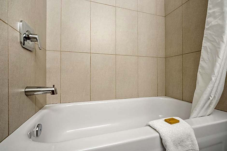 Guest House Inn & Suites