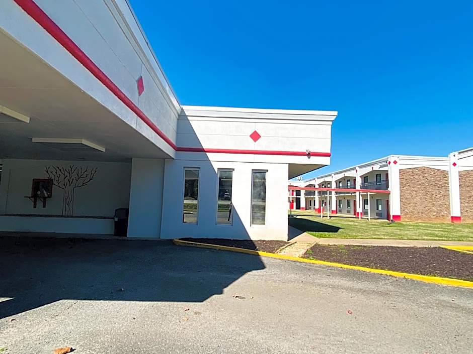 Traveler's Place Inn & Suites