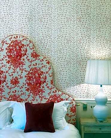 Deluxe Double Room (2 Adults + 1 Child)