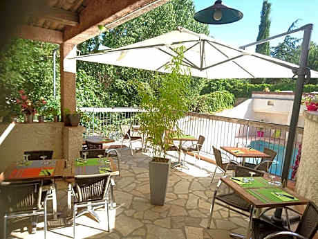 HOTEL 3 étoiles NN "LOU CIGALOUN"