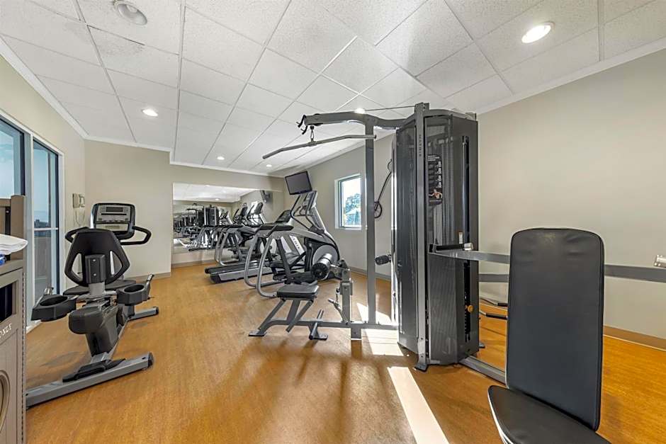 Best Western Plus Revere Inn & Suites