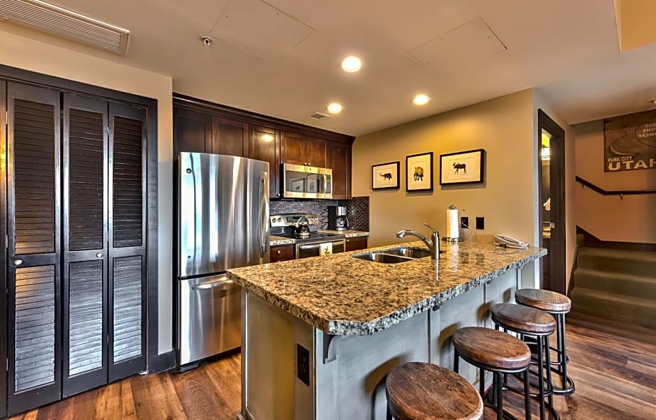 Sundial Lodge Larger Penthouse by Canyons Village Rentals