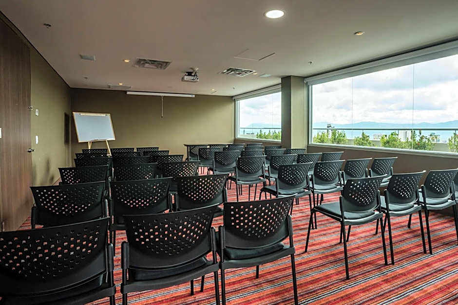 Hampton By Hilton Bucaramanga