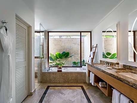 Fairmont King Room with Soaking Tub - Panoramic Resort View