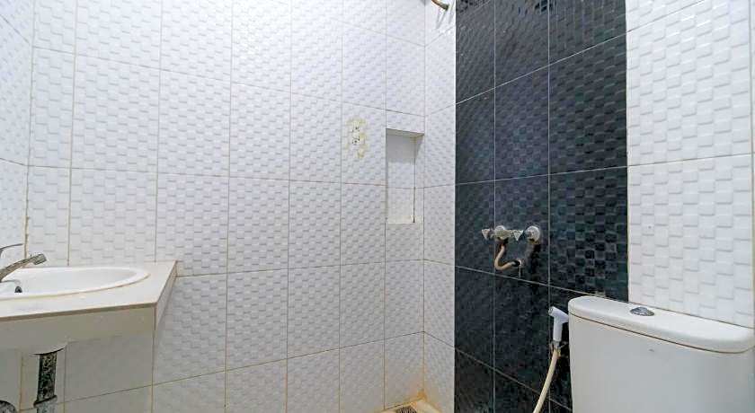 RedDoorz near Universitas Esa Unggul Bekasi Harapan Indah