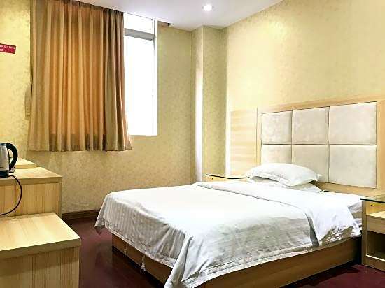 Guangzhou Business Hotel (Shangxiajiu Pedestrian Street Changshou Road Subway Station Branch)