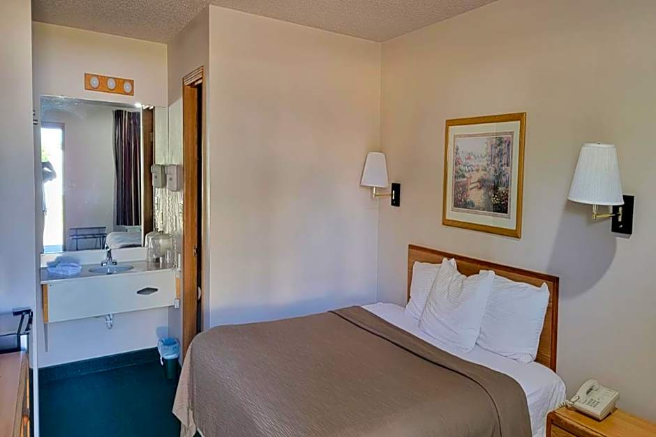 HomeTown Inn By OYO Texhoma, OK
