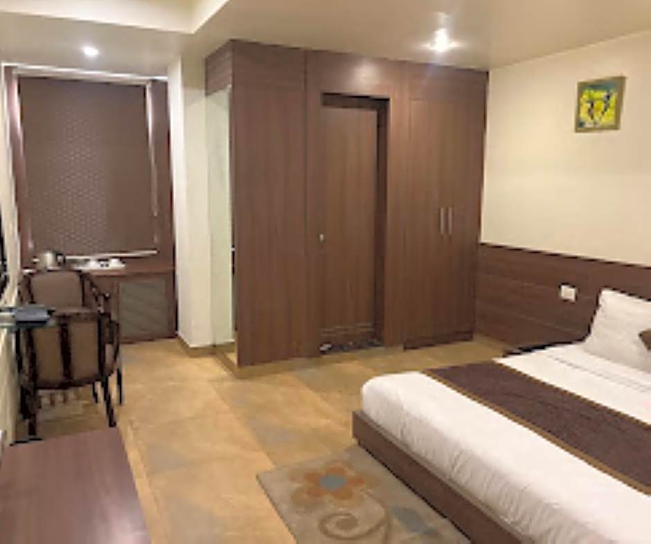 Goroomgo City Square Hisar