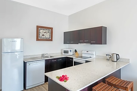 1 King Bed Two-Bedroom Suite Ocean View Non-Smoking