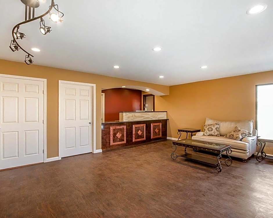 Rodeway Inn & Suites Brookhaven