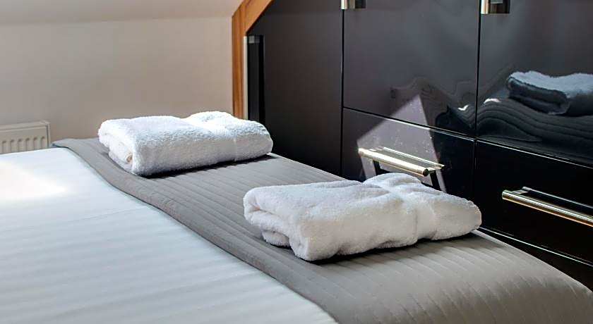 Base Serviced Apartments - Sir Thomas Street