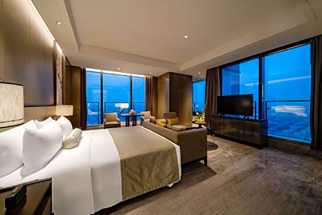 1 Queen Bed Panoramic Room