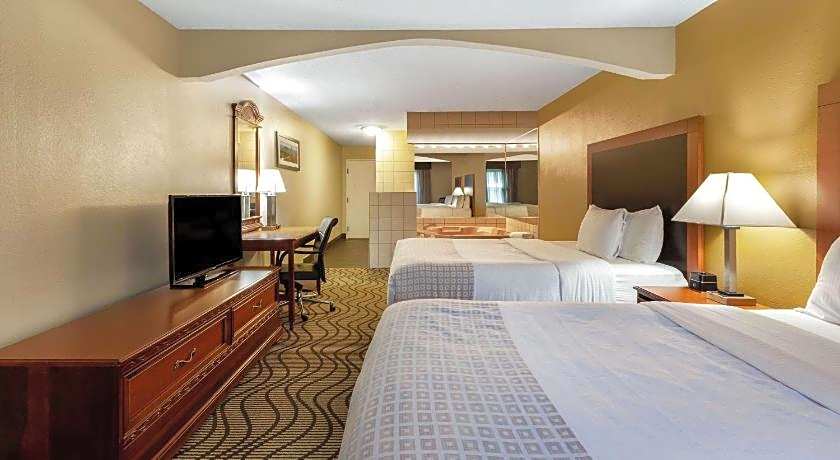 La Quinta Inn & Suites by Wyndham Sandusky