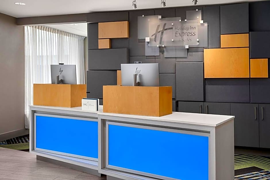 Holiday Inn Express & Suites Aurora By IHG