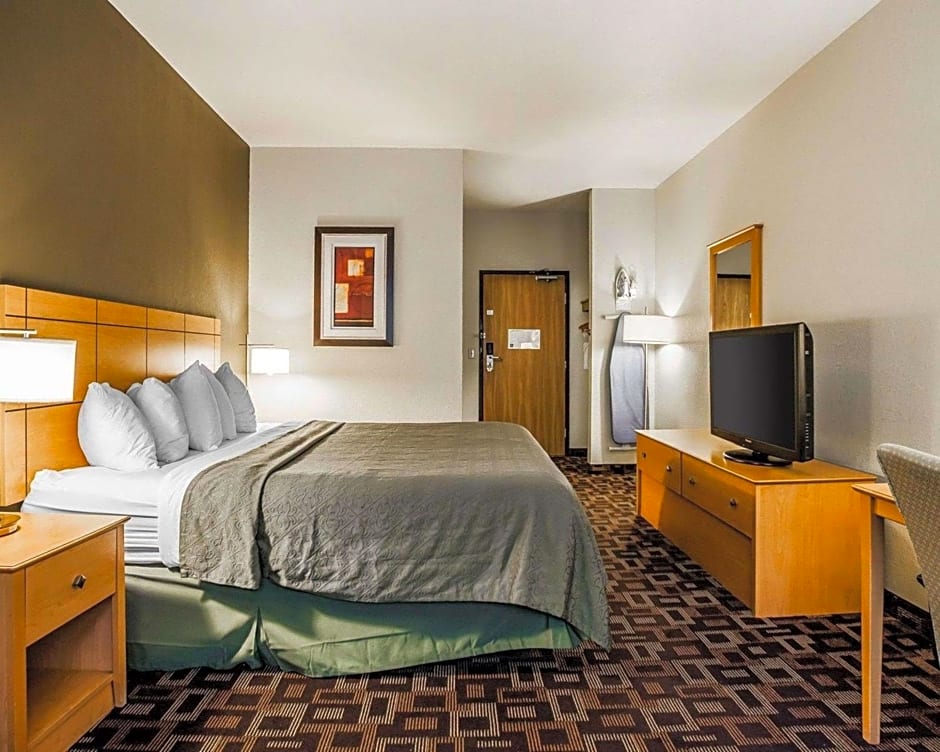 Quality Inn & Suites Des Moines Airport