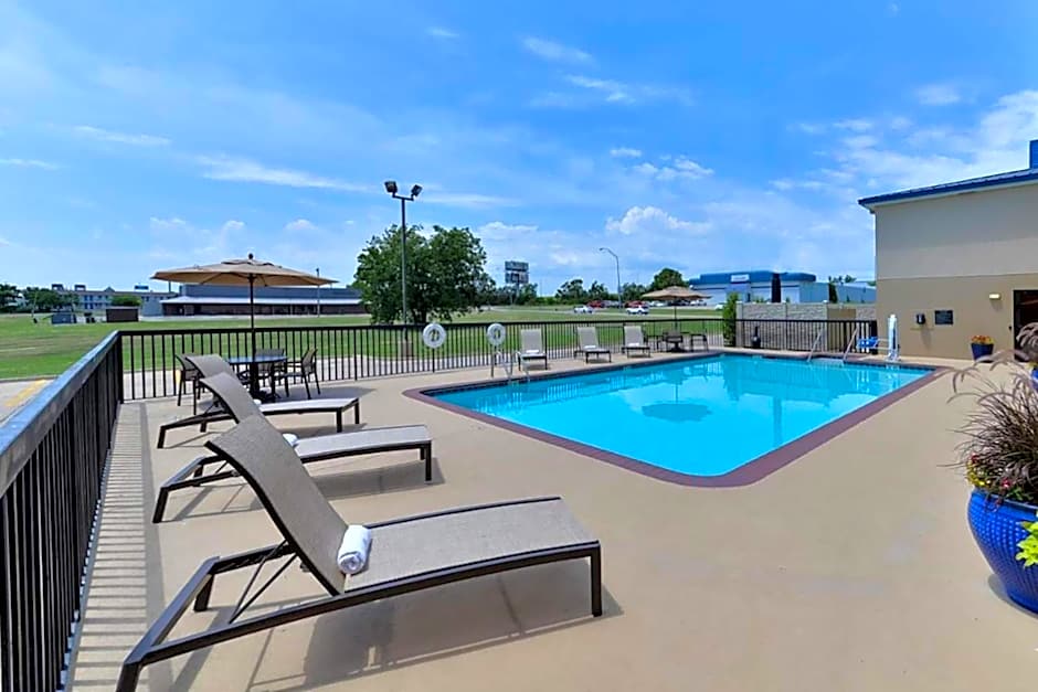 Baymont by Wyndham Ardmore I-35