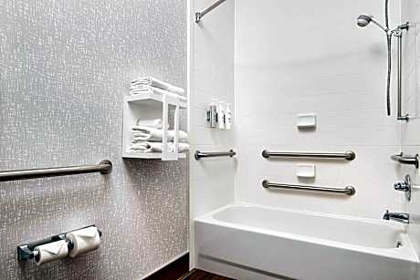 1 King Mobility Access With Tub Nonsmoking