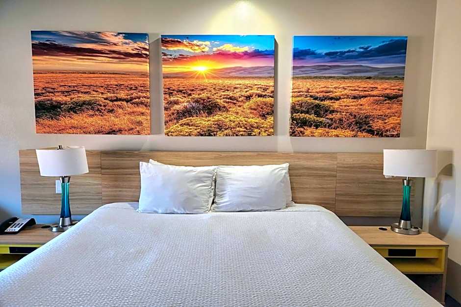 Days Inn & Suites by Wyndham Katy