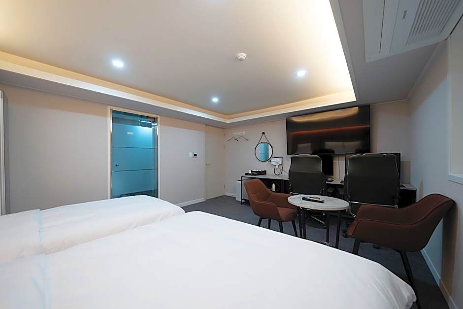 NINE HOTEL
