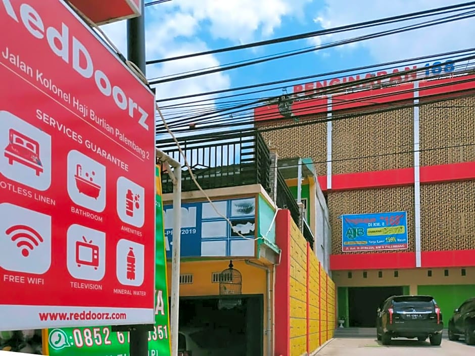 RedDoorz @ Jalan Kolonel Haji Burlian Palembang 2