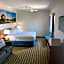 Days Inn & Suites by Wyndham Columbus NE