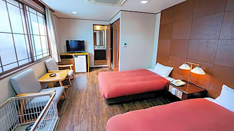With dog Twin non-smoking small dogs only 24 square meters
