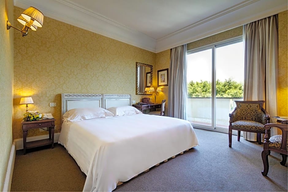 Photo 1 sur 4 de Deluxe Double or Twin Room with Balcony