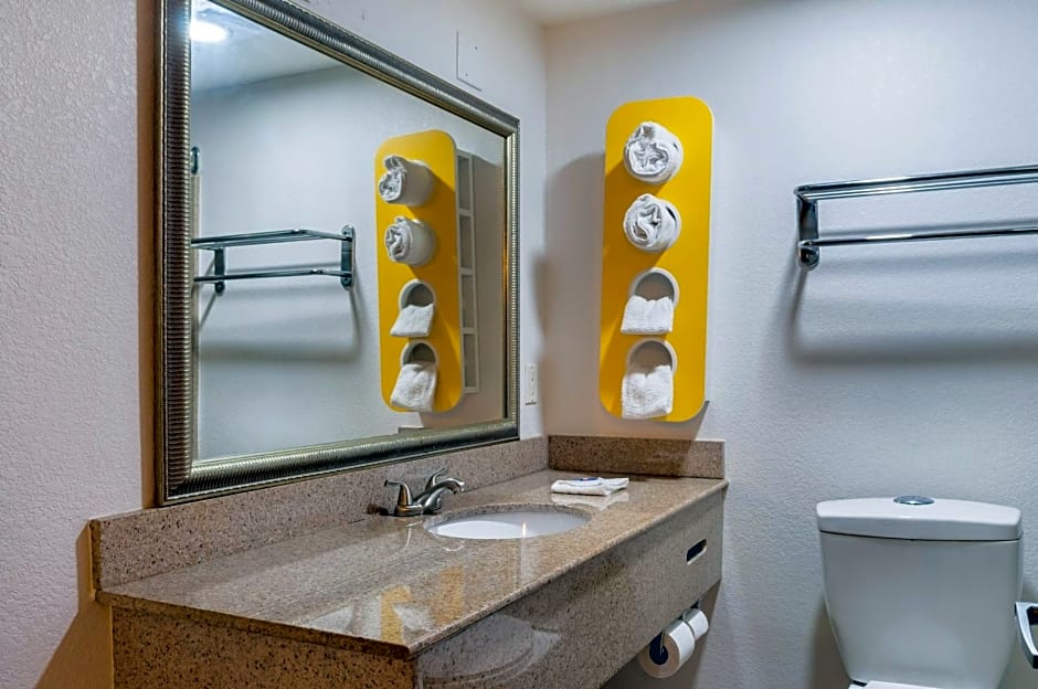 Motel 6-New Orleans, LA - Near Downtown
