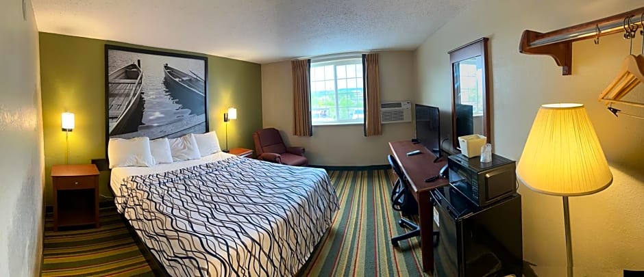 Super 8 by Wyndham Winona MN