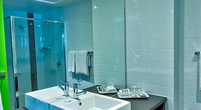 Mackay Oceanside Central Hotel