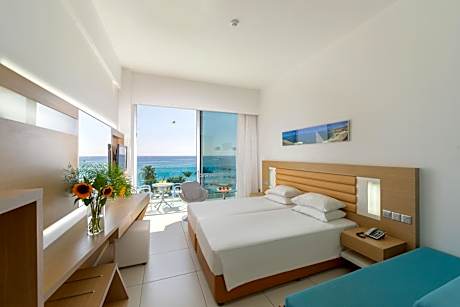 Standard Twin Room with Sea View