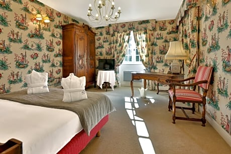 Standard Queen Room