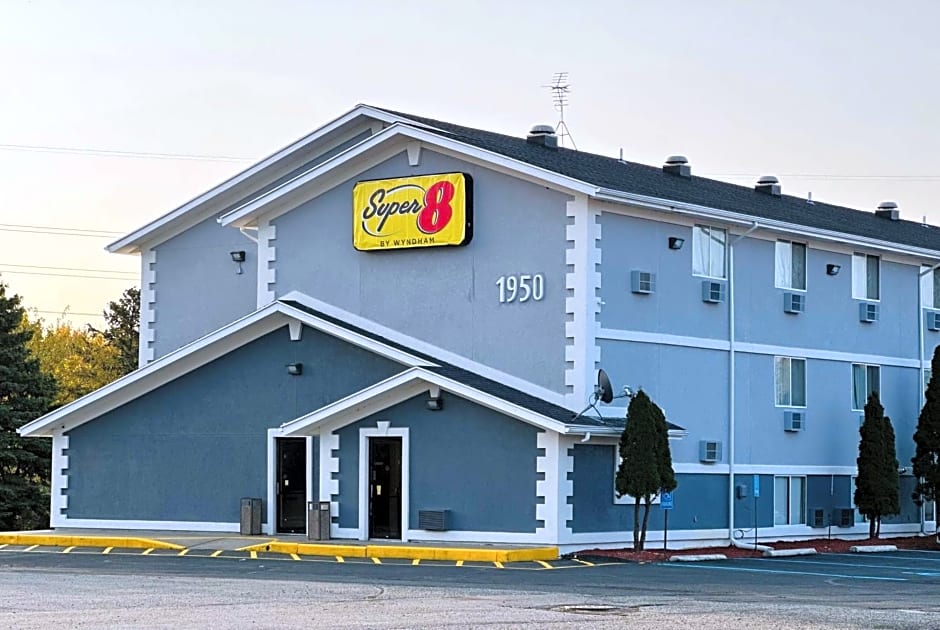 Super 8 by Wyndham Benton Harbor St Joseph