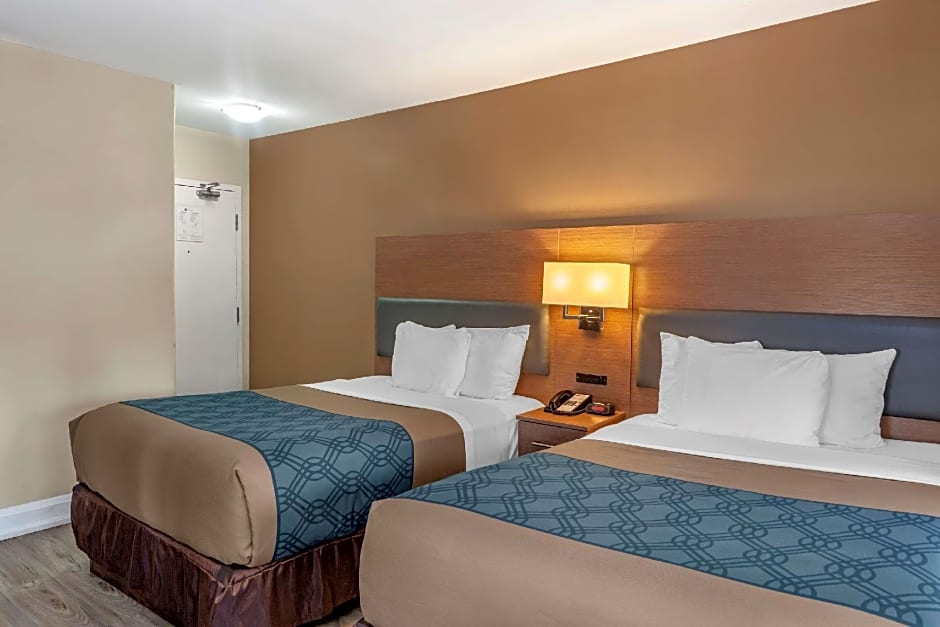 Econo Lodge Inn & Suites Downtown