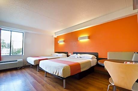 Deluxe Queen Room with Two Queen Beds - Non-Smoking